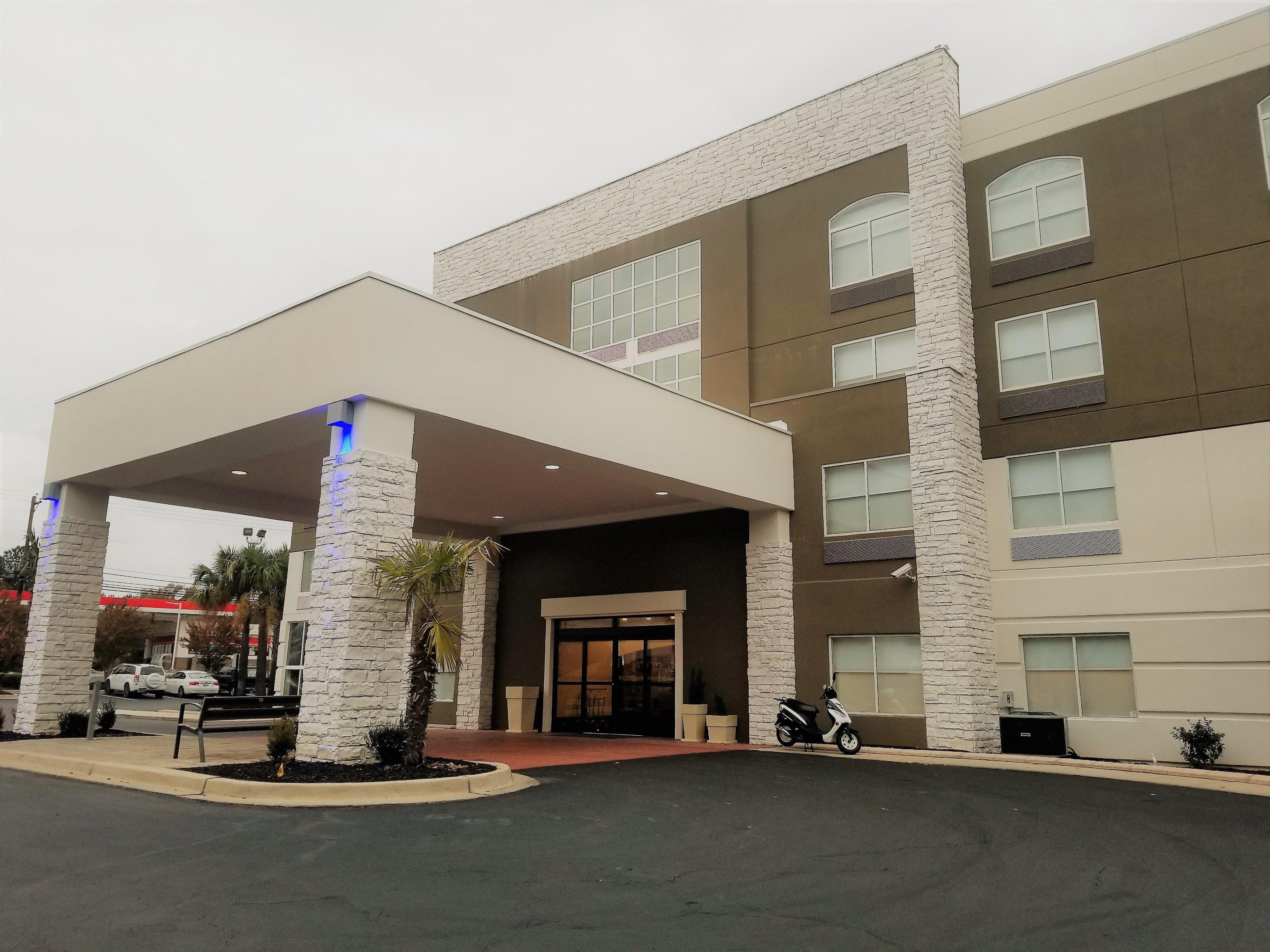 Holiday Inn Express Columbia Ne - Fort Jackson Exterior photo
