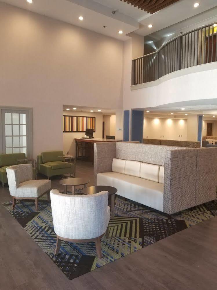 Holiday Inn Express Columbia Ne - Fort Jackson Exterior photo
